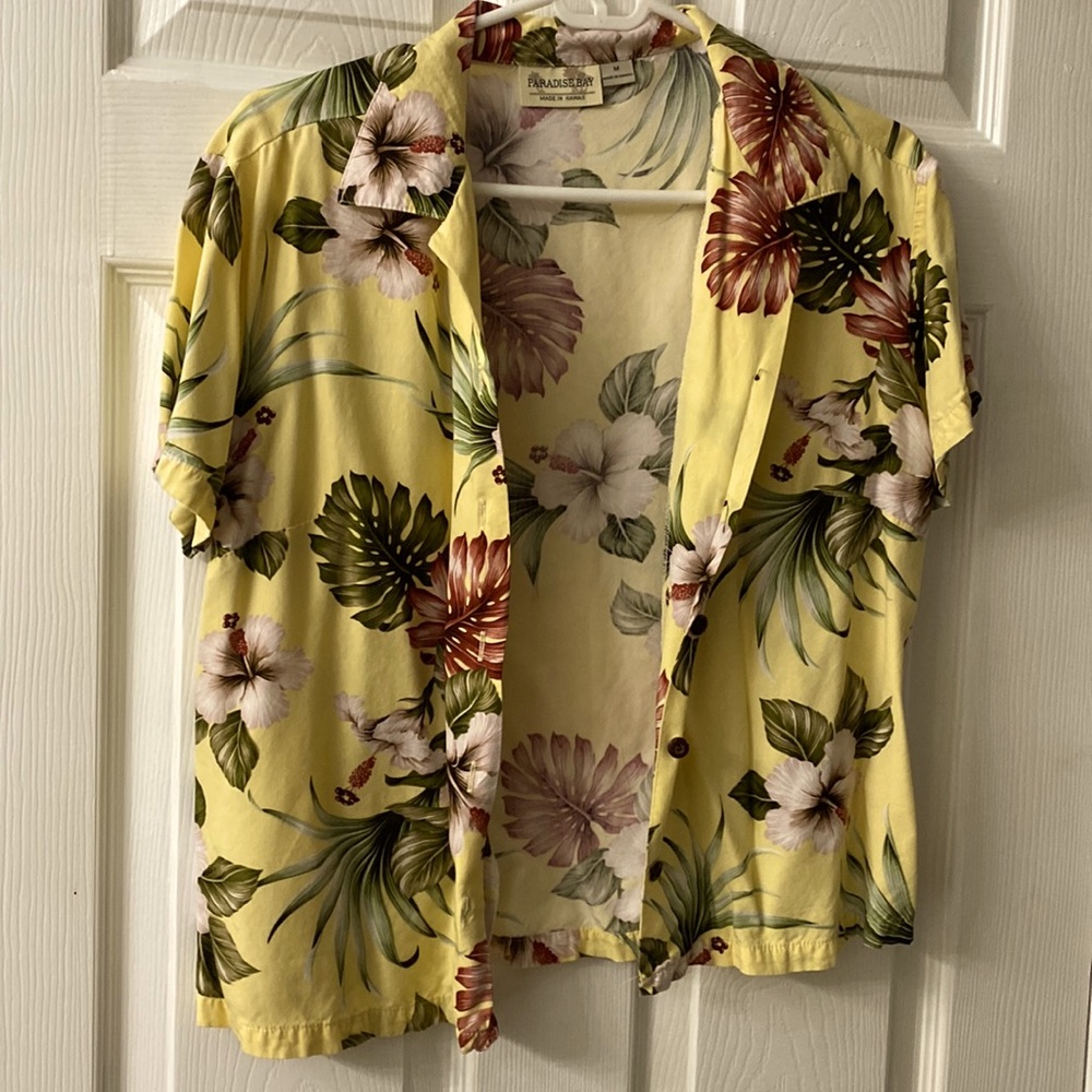 Women’s vintage Hawaiian shirt size medium